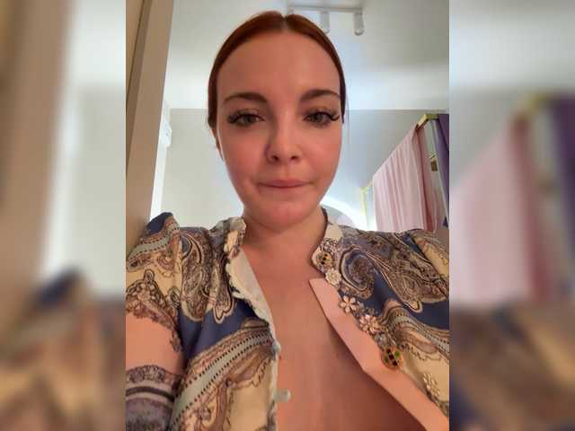 YourDreamWoman live webcam show