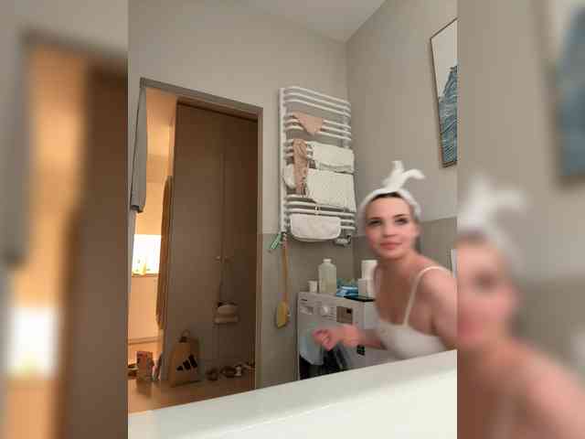 YourDreamWoman webcam