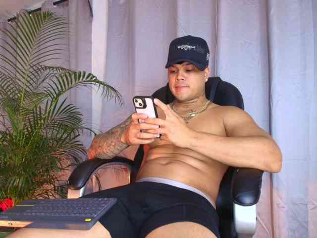 Ryan-1a Sex Cam Show