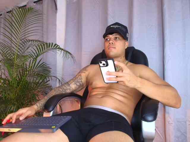 Ryan-1a Sex Cam Show