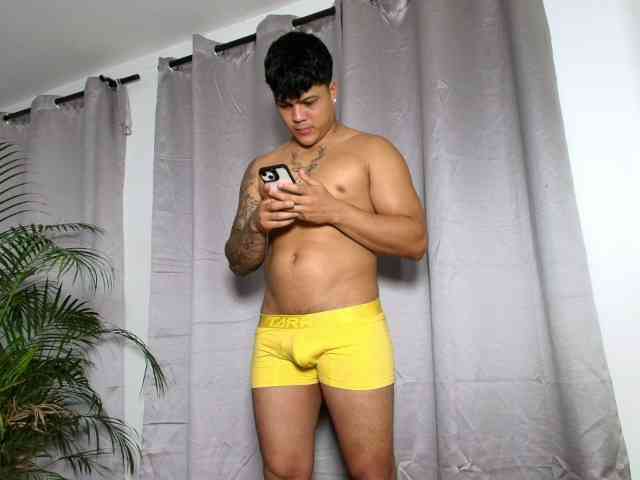 Ryan-1a Live Webcam on BongaCams