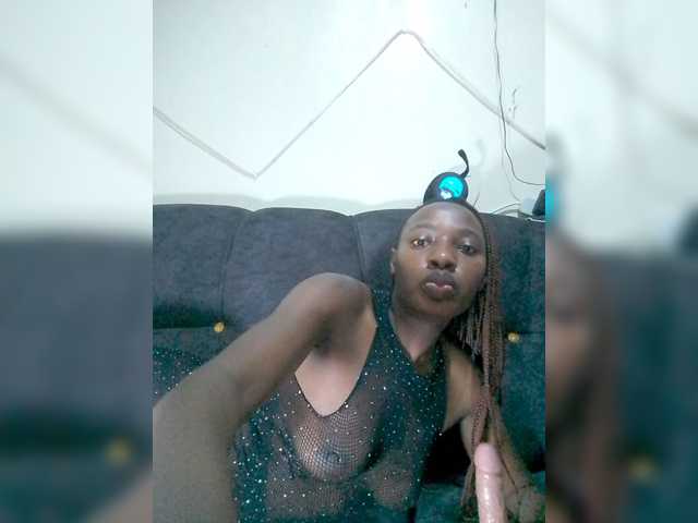 Best-squirt webcam bongacams model stream image