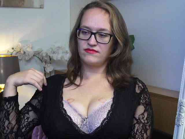 JasmineWhite webcam
