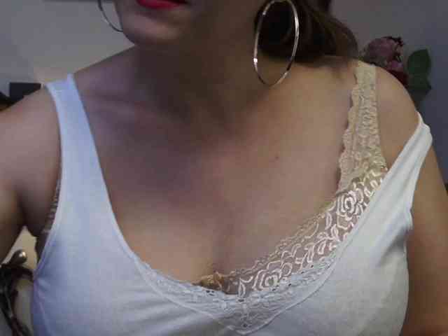 JasmineWhite webcam