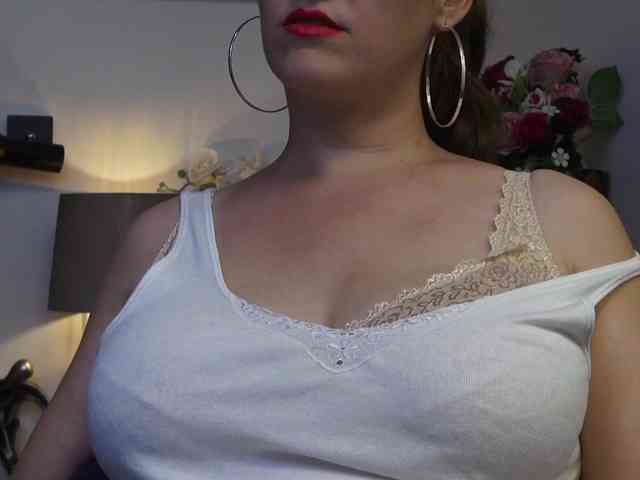 JasmineWhite webcam