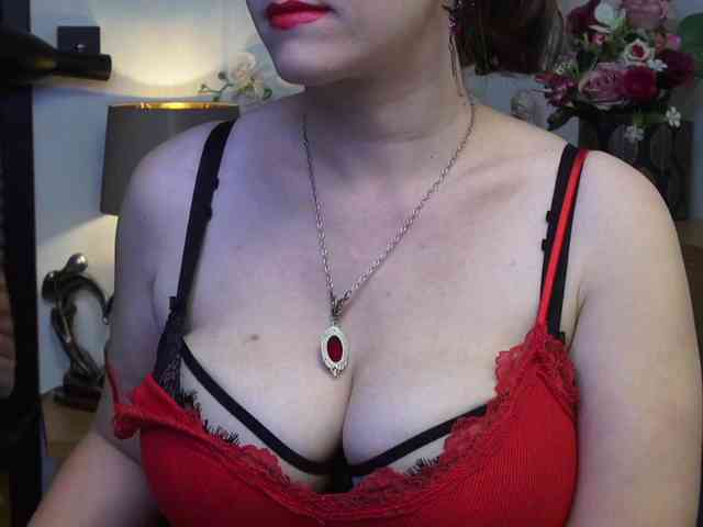 JasmineWhite webcam
