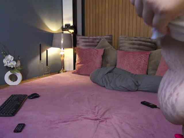 JasmineWhite webcam
