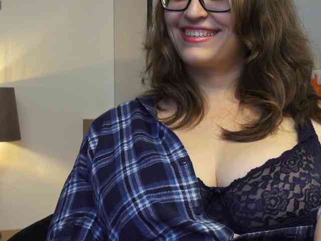 JasmineWhite webcam