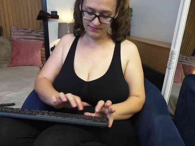 JasmineWhite webcam