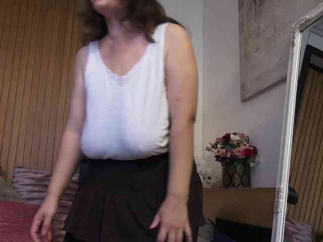 JasmineWhite webcam