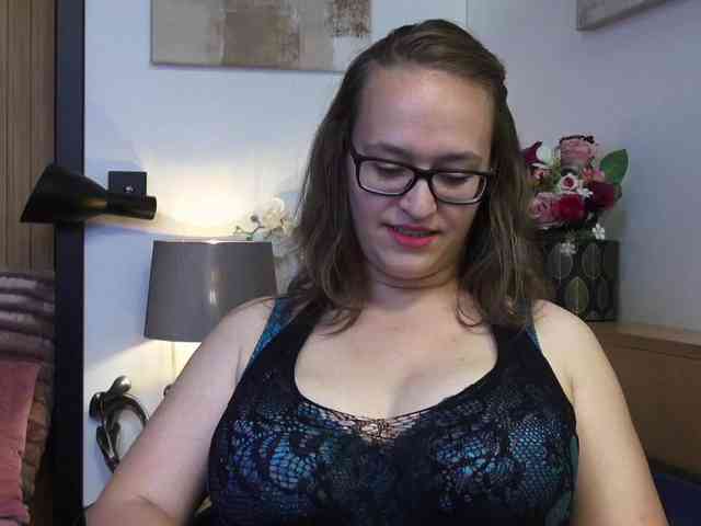 JasmineWhite webcam