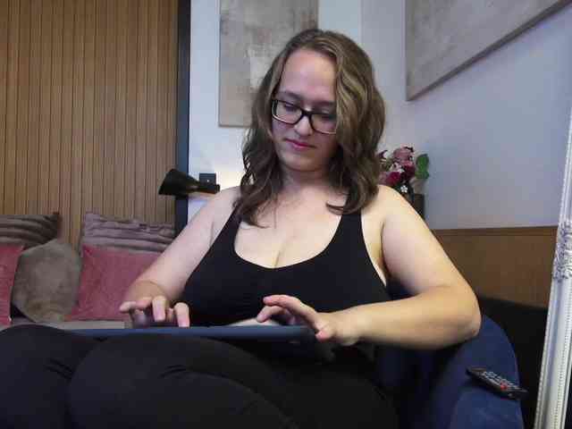 JasmineWhite webcam