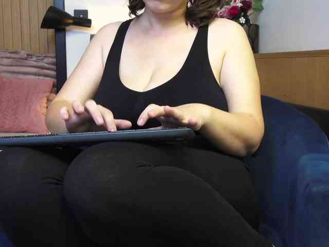 JasmineWhite webcam