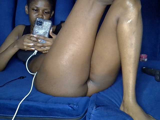 Sexxyylips live cam on BongaCams