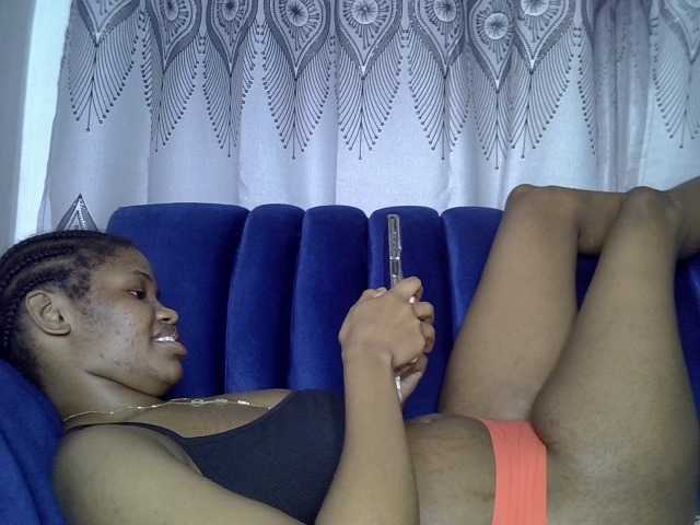 Sexxyylips live cam on BongaCams