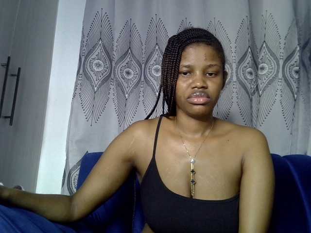 Sexxyylips live cam preview
