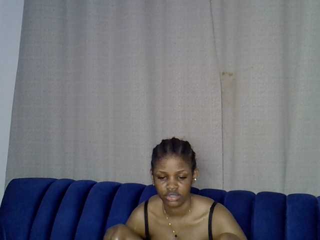 Sexxyylips live cam on BongaCams