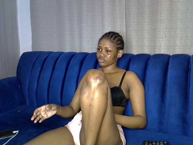 Sexxyylips live cam on BongaCams