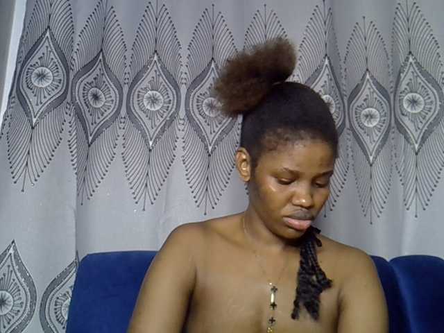 Sexxyylips live cam on BongaCams