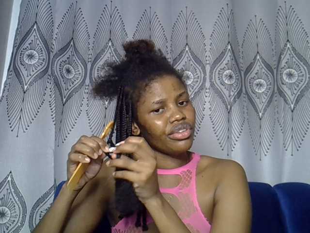 Sexxyylips live cam on BongaCams