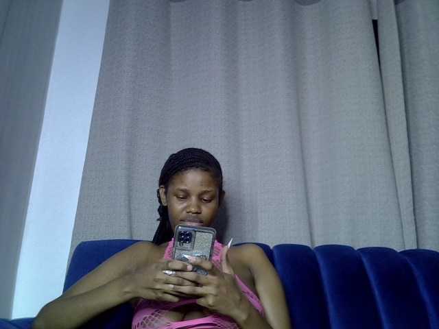 Sexxyylips live cam on BongaCams