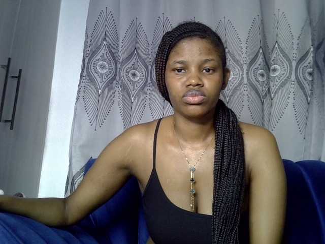 Sexxyylips live cam preview