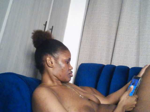 Sexxyylips live cam on BongaCams