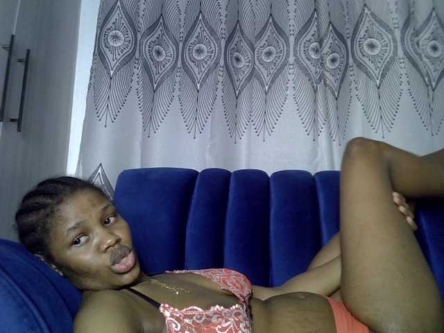Sexxyylips live cam on BongaCams