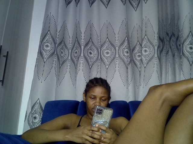 Sexxyylips live cam on BongaCams