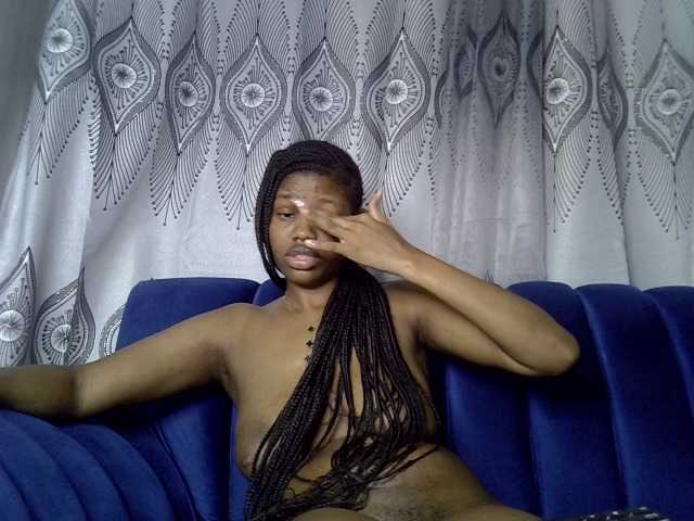 Sexxyylips live cam on BongaCams