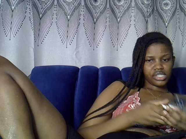 Sexxyylips live cam preview