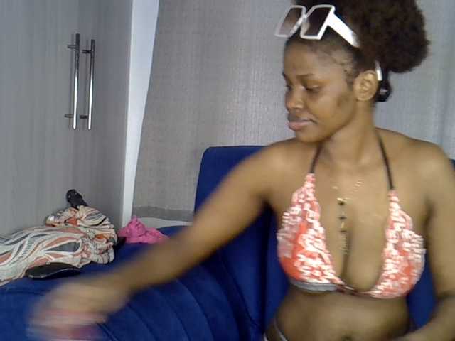 Sexxyylips live cam on BongaCams