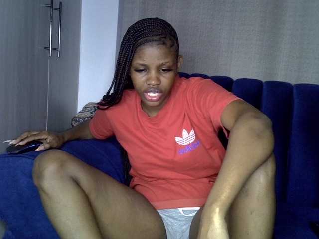 Sexxyylips live cam on BongaCams