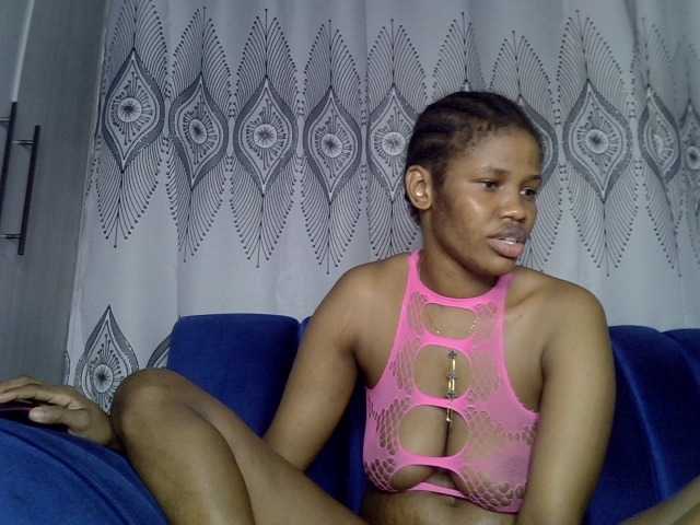 Sexxyylips live cam on BongaCams