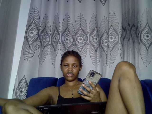 Sexxyylips live cam on BongaCams