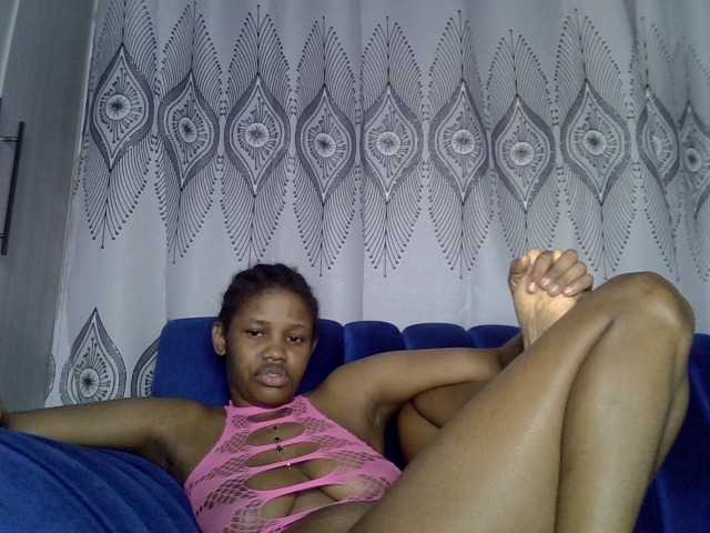 Sexxyylips live cam on BongaCams