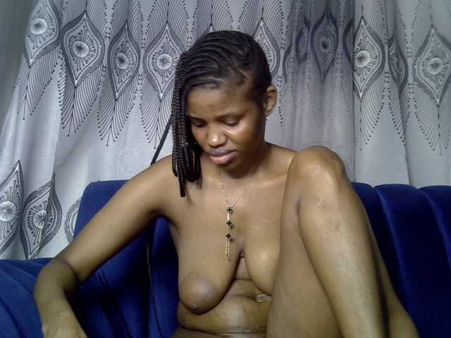 Sexxyylips, live now on BongaCams