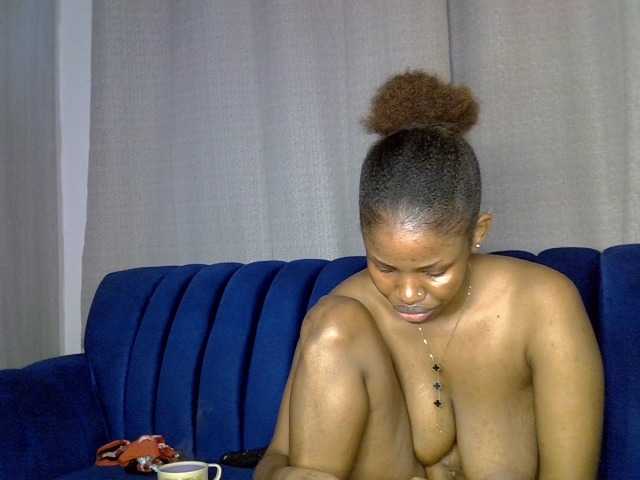 Sexxyylips live cam on BongaCams
