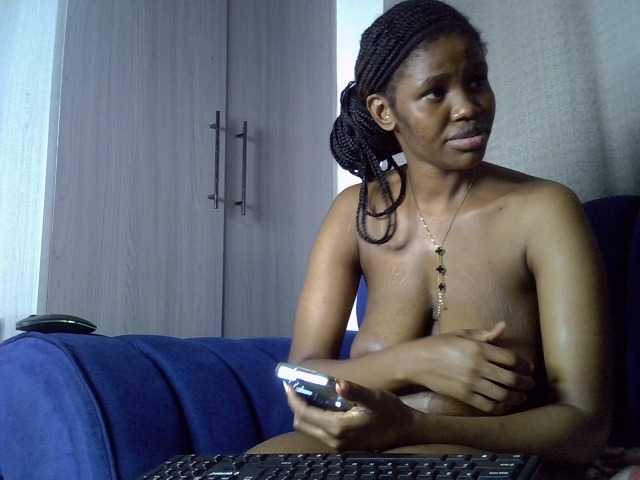 Sexxyylips live cam on BongaCams