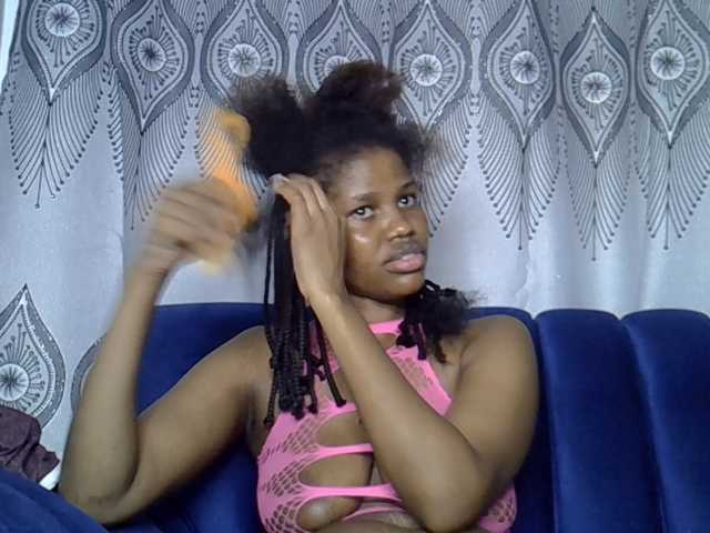 Sexxyylips live cam on BongaCams