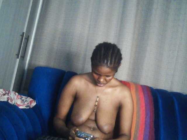 Sexxyylips live cam on BongaCams