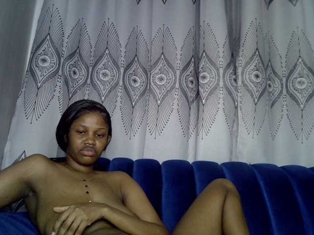 Sexxyylips live cam on BongaCams