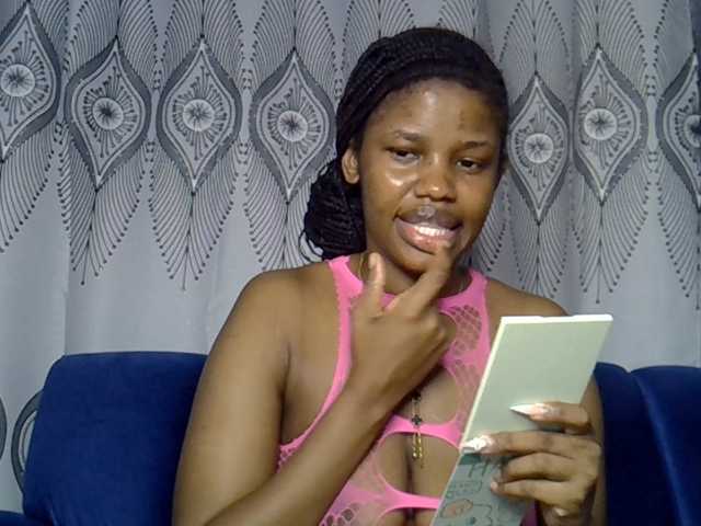 Sexxyylips live cam on BongaCams