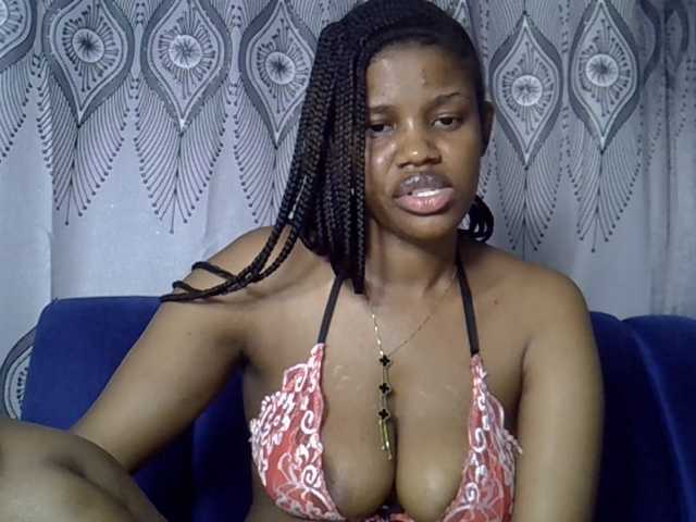 Sexxyylips live cam preview