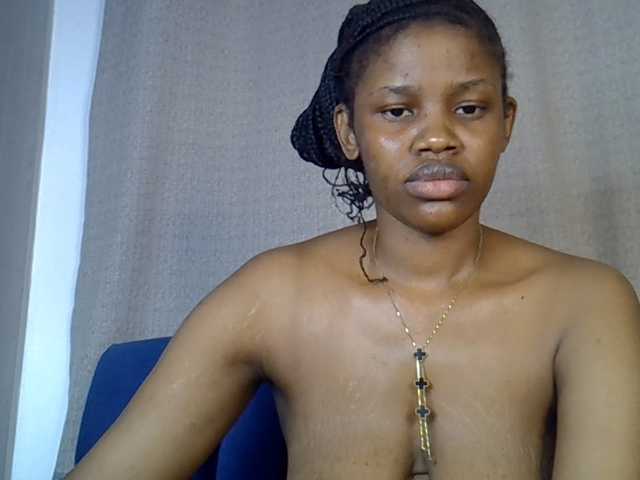 Sexxyylips live cam on BongaCams