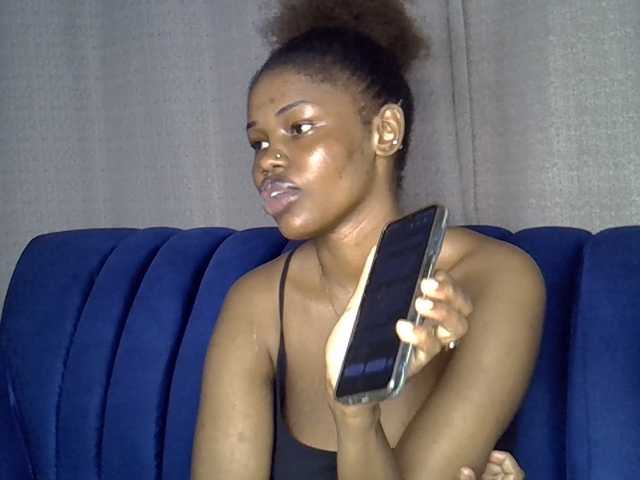 Sexxyylips live cam on BongaCams