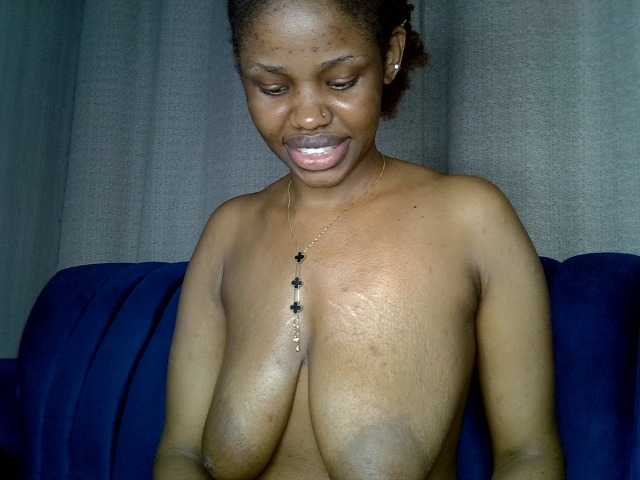Sexxyylips live cam on BongaCams