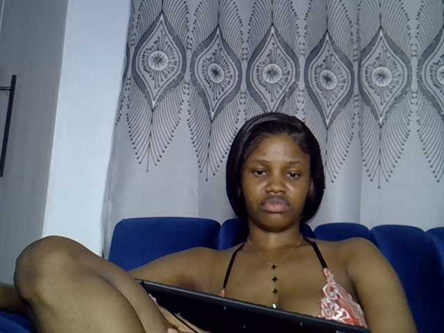 Sexxyylips live cam on BongaCams