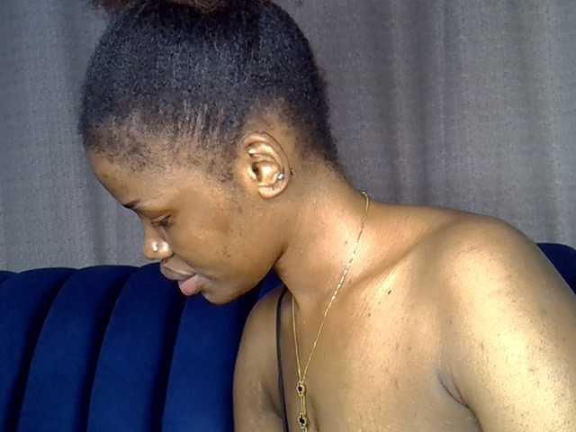 Sexxyylips live cam on BongaCams