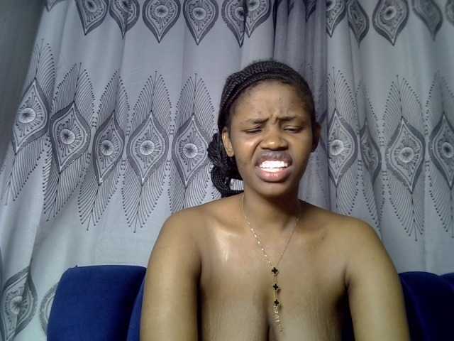 Sexxyylips, en directo ahora en BongaCams